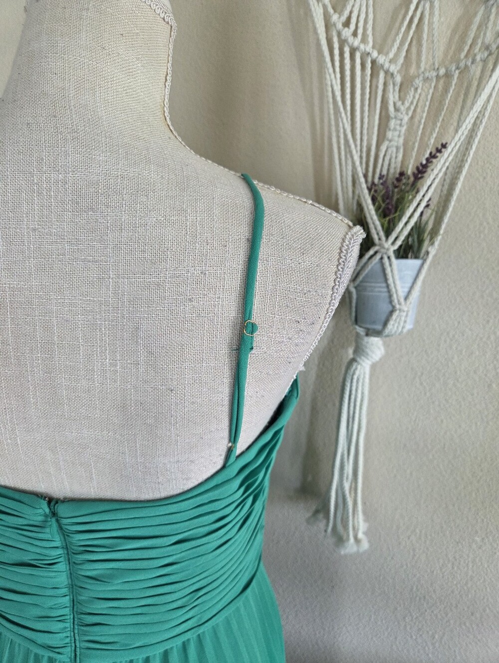 Xscape Green Sleeveless Pleated Chiffon Maxi Gown Size 8P $259 NWT - Picture 7 of 14